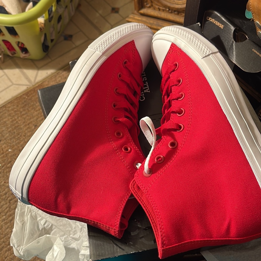Authentic red converse - Picture 8 of 8